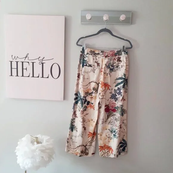 EUC Seductive Pants cream beige floral print wide leg linen blend culottes, 36